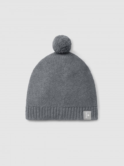 Knitted beanie with pom-pom