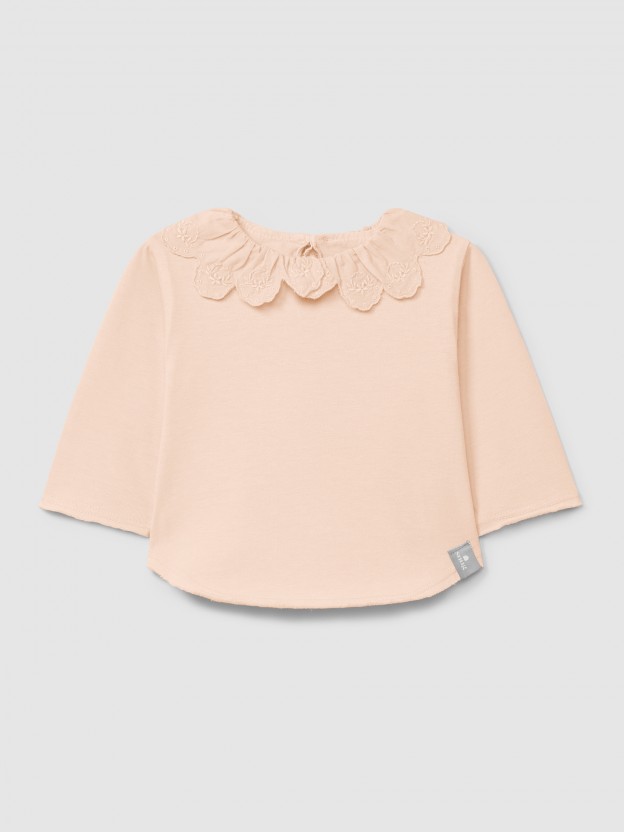 Camiseta de manga larga con cuello de volante en bordado inglés en algodón orgánico Camiseta de manga larga con cuello de volante en bordado inglés en algodón orgánico