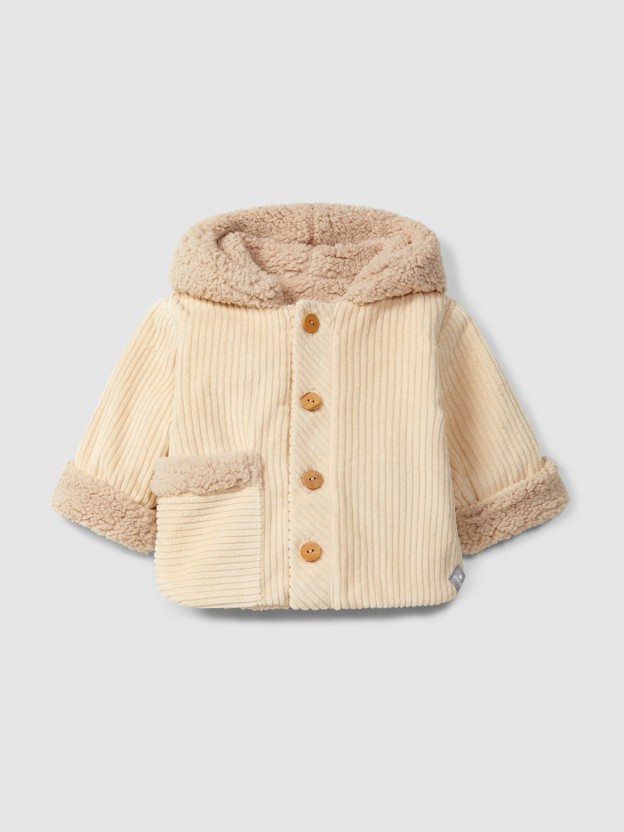 Chaqueta con capucha en terciopelo acanalado con bolsillo