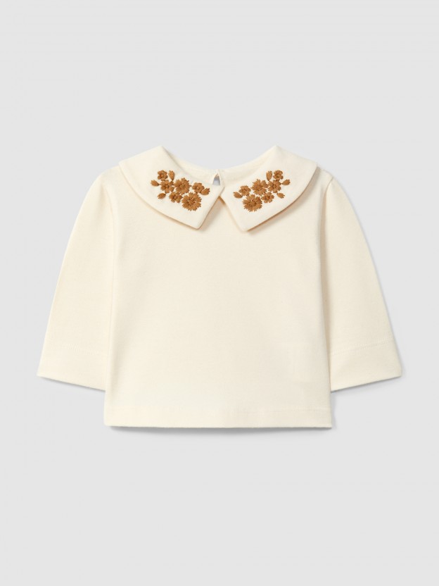 Camiseta de manga larga con cuello de flores bordadas
