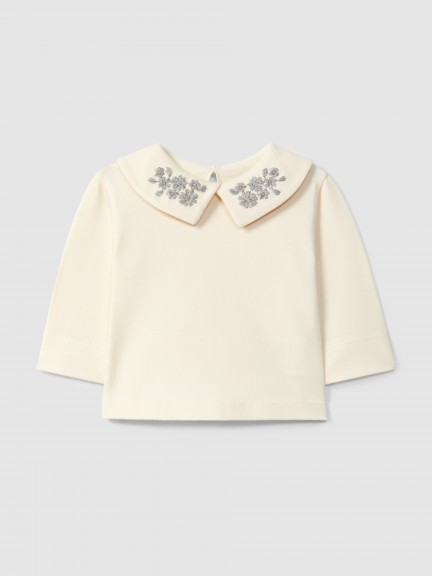 Camiseta de manga larga con cuello de flores bordadas Camiseta de manga larga con cuello de flores bordadas