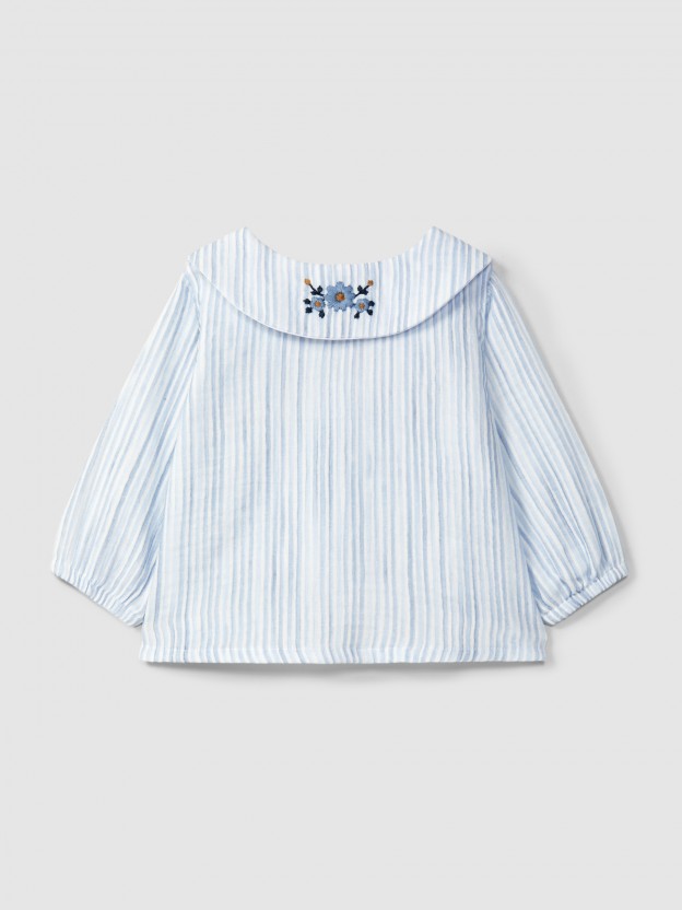 Blusa de riscas com detalhe bordado na gola Blusa de riscas com detalhe bordado na gola