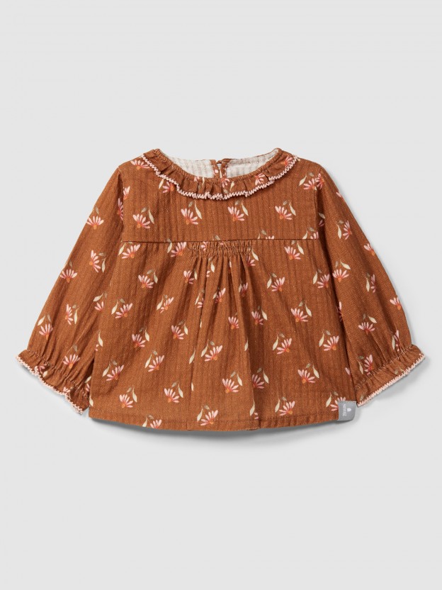 Blusa a flores con cuello de volante Blusa a flores con cuello de volante