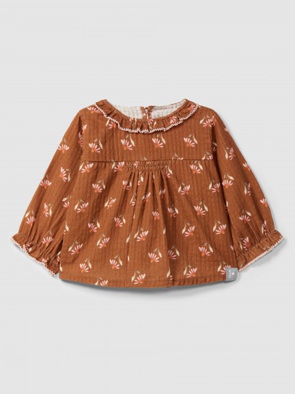 Floral blouse with ruffled collar Floral blouse with ruffled collar
