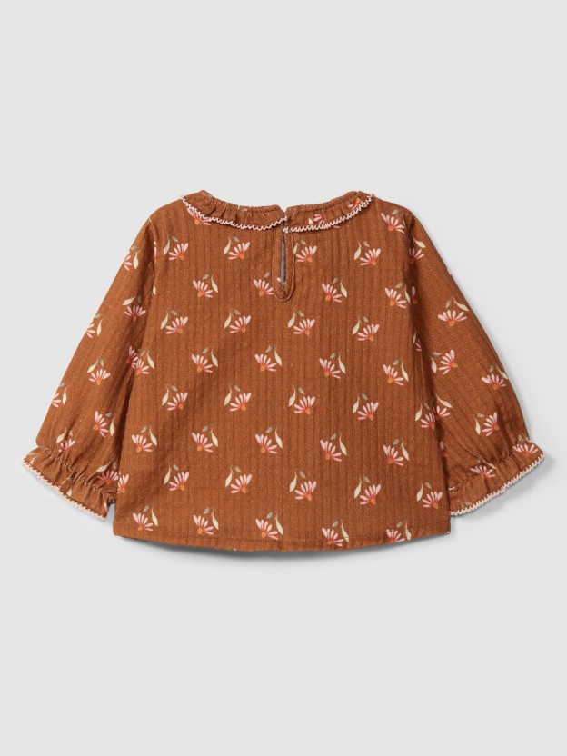 Blusa a flores con cuello de volante Blusa a flores con cuello de volante