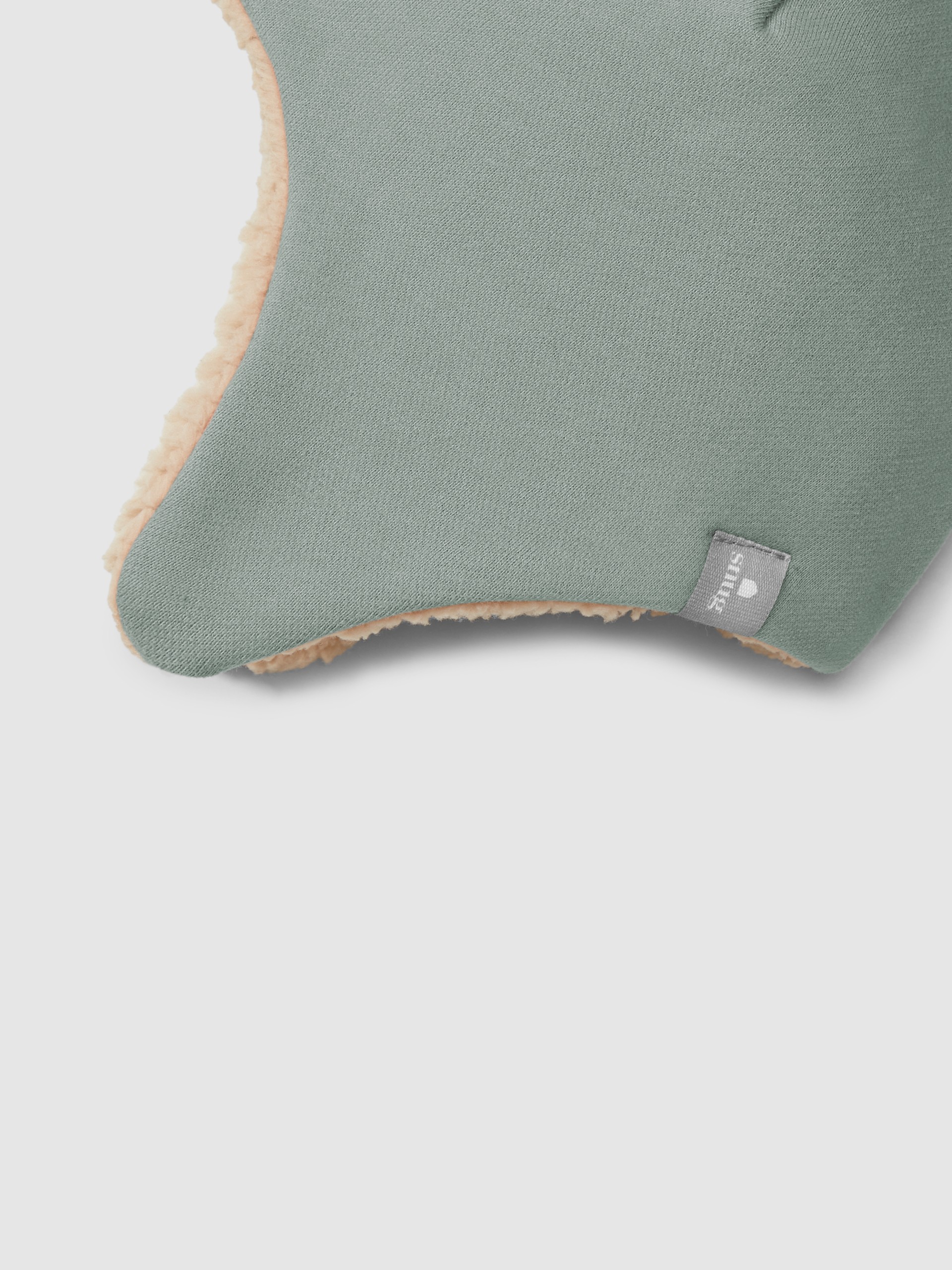 Gorro en felpa con pompón e interior de pelo