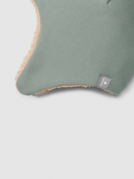 Gorro en felpa con pompón e interior de pelo Gorro en felpa con pompón e interior de pelo