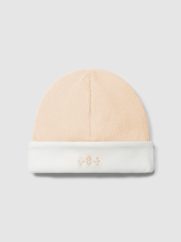 Gorro em algodão orgânico com detalhe de bordado Gorro em algodão orgânico com detalhe de bordado