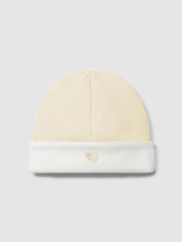 Gorro em algodão orgânico com detalhe de bordado Gorro em algodão orgânico com detalhe de bordado