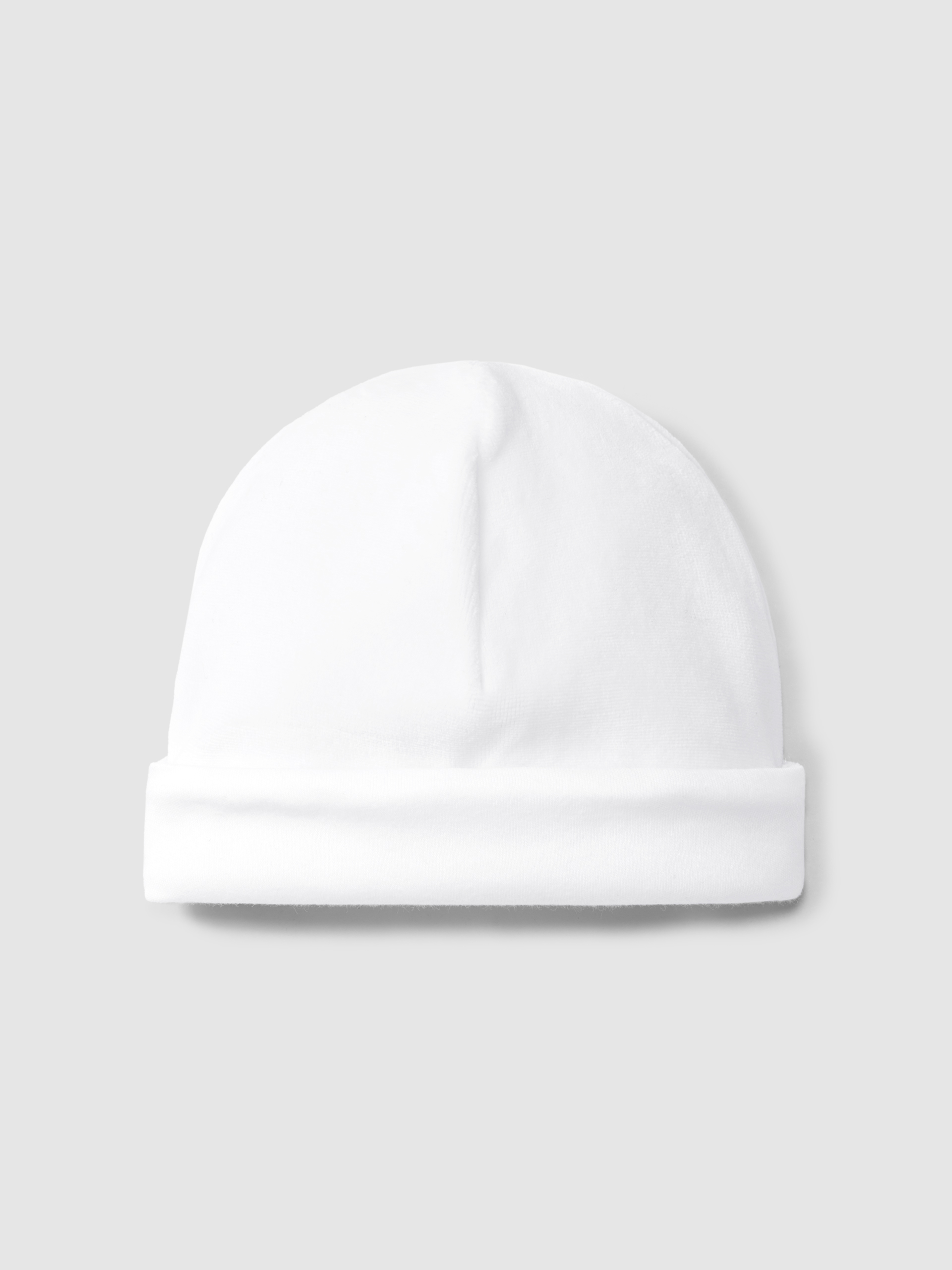 Gorro em veludo com detalhe em ponto cruz