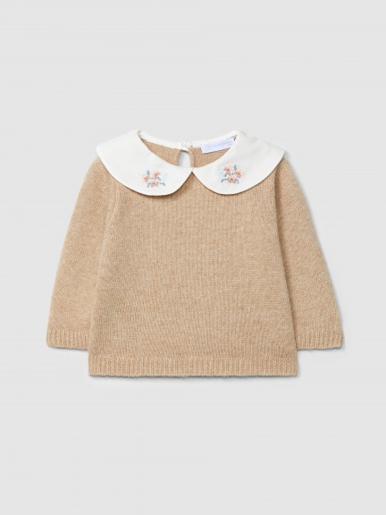 Knitted sweater with embroidered detail on the collar Knitted sweater with embroidered detail on the collar