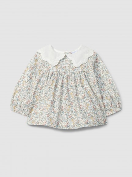 Blusa em bombazine floral com gola bordada Blusa em bombazine floral com gola bordada
