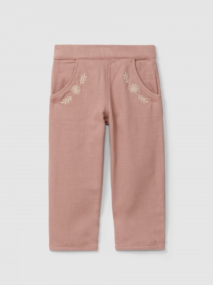 Pantalón pull-up con detalle bordado y picunela Pantalón pull-up con detalle bordado y picunela