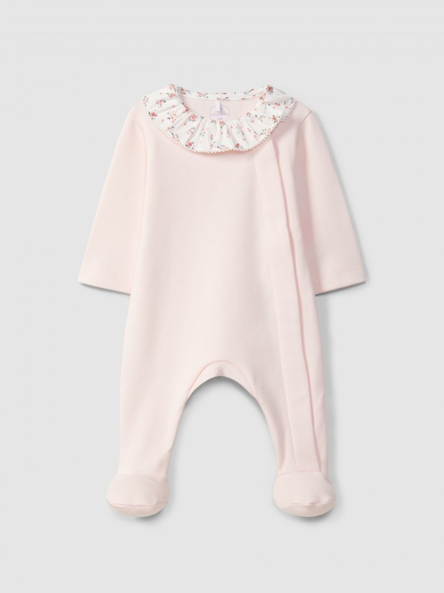 Mono de beb� con cuello de volante con flores