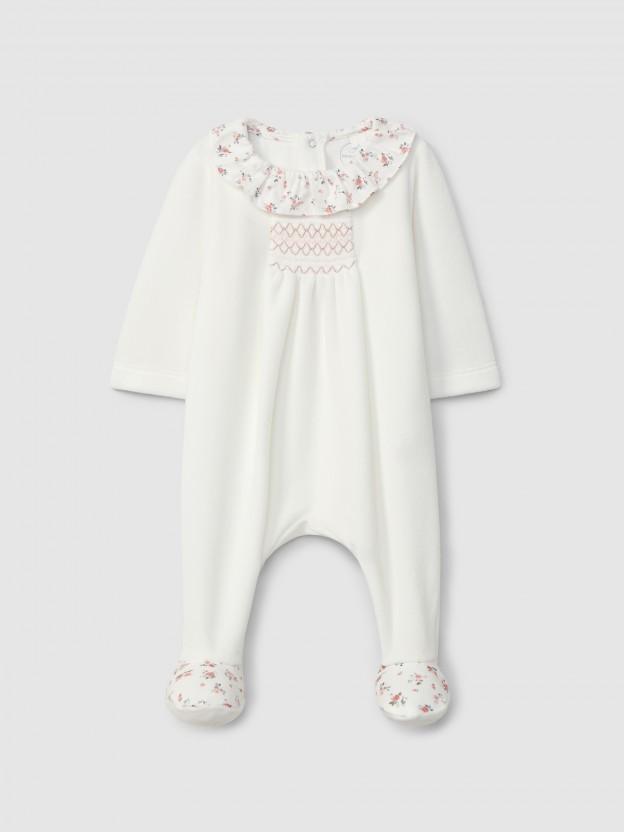 Babygrow en velours à col à volant et smocks Babygrow en velours à col à volant et smocks