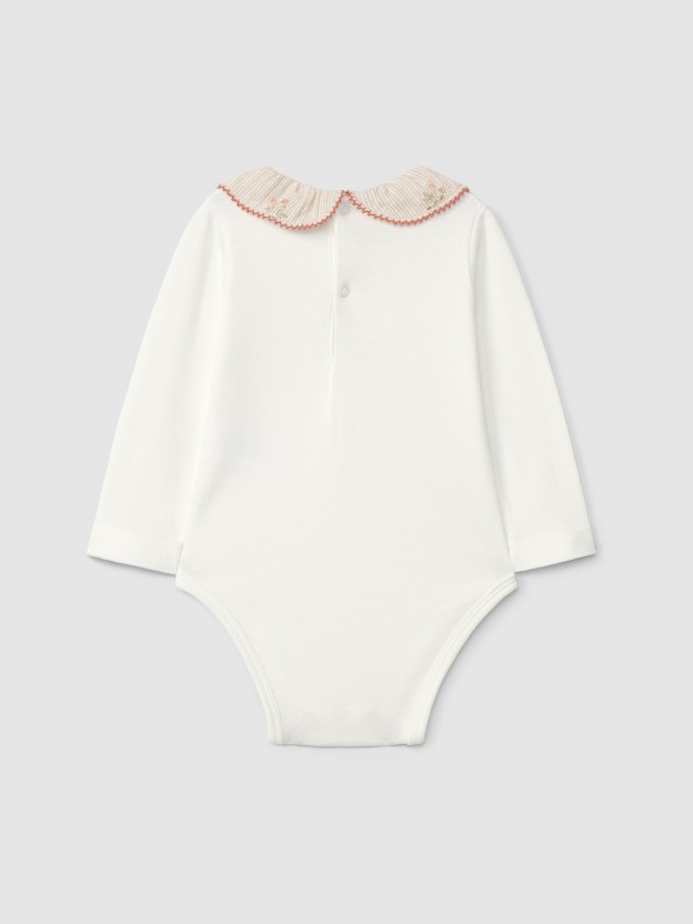 Body con cuello de flores Body con cuello de flores