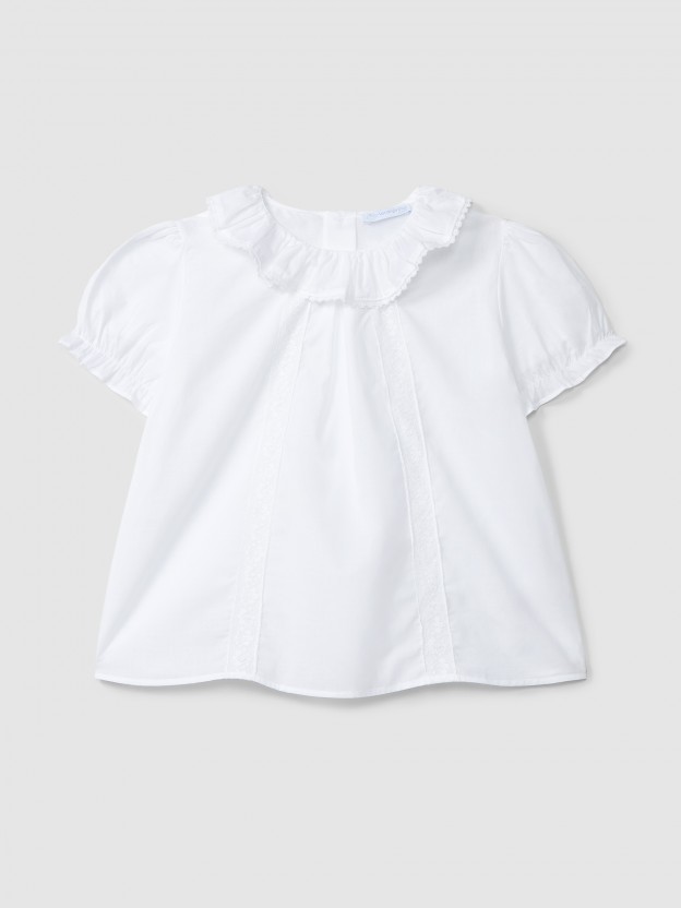 Blusa con detalles en encaje Blusa con detalles en encaje