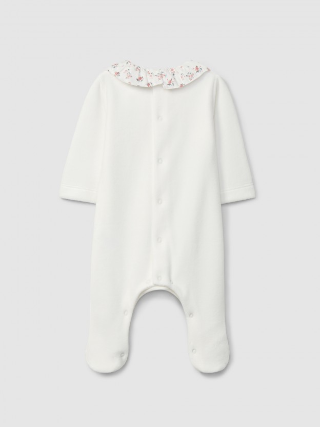 Babygrow en velours à col à volant et smocks Babygrow en velours à col à volant et smocks