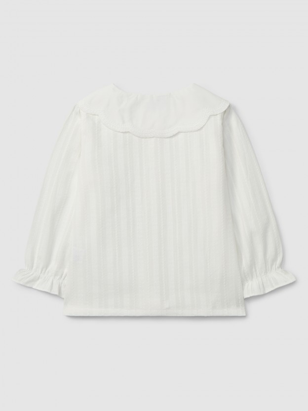 Blusa em tecido texturado delicado Blusa em tecido texturado delicado