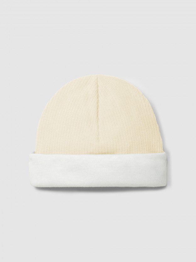 Gorro em algodão orgânico com detalhe de bordado Gorro em algodão orgânico com detalhe de bordado