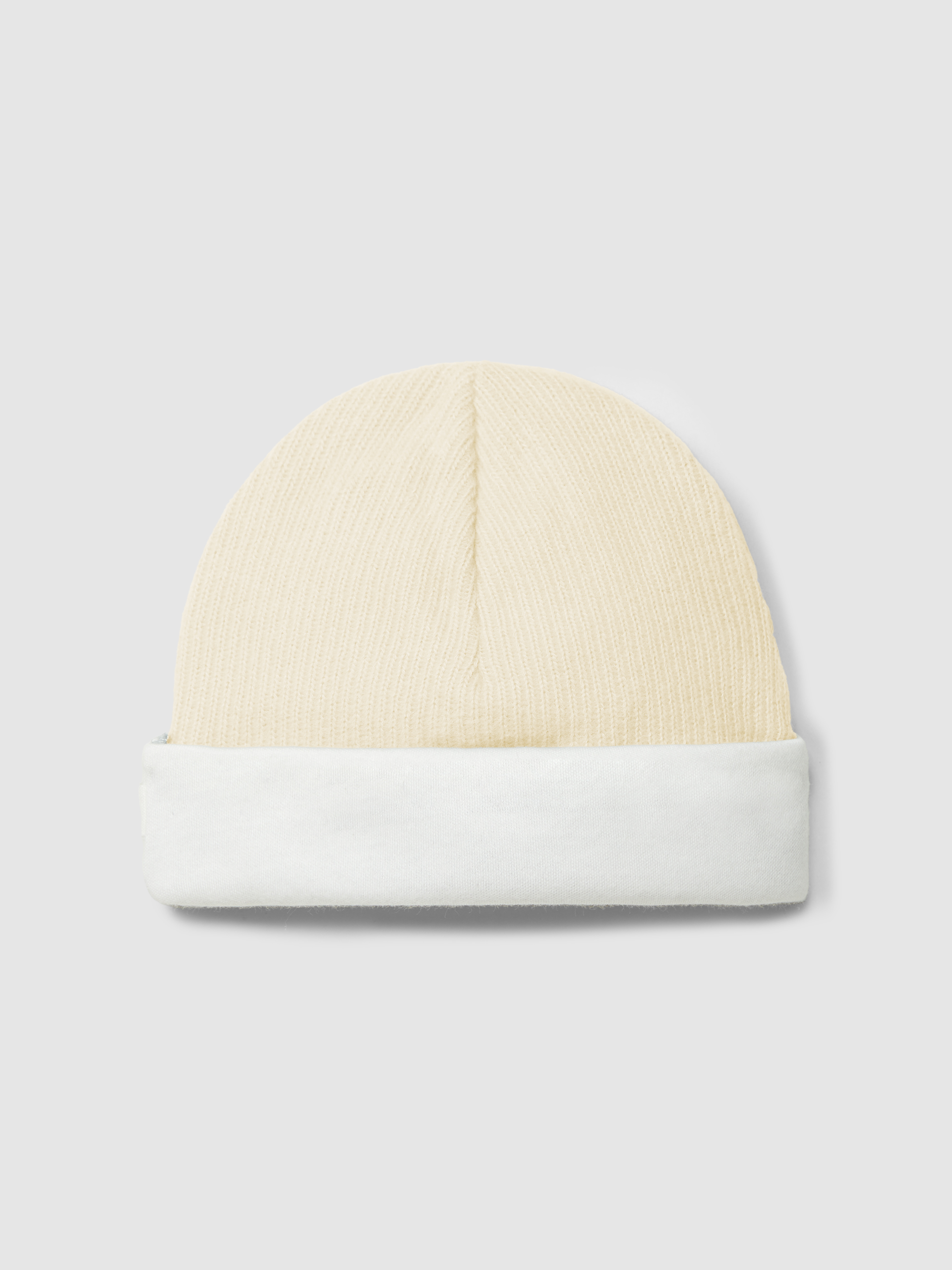 Gorro em algodão orgânico com detalhe de bordado