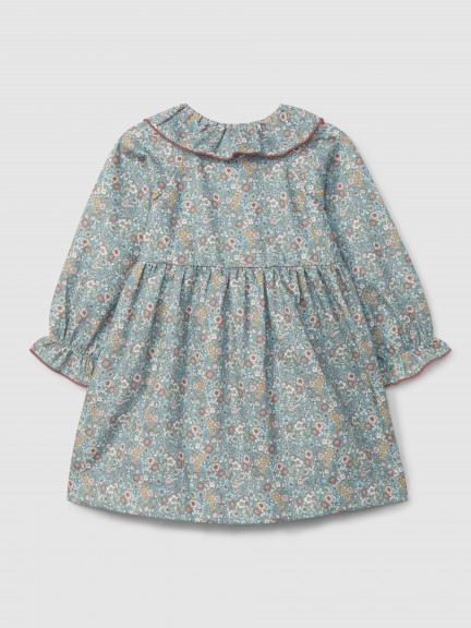 Dress flowers with ruffled collar Dress flowers with ruffled collar