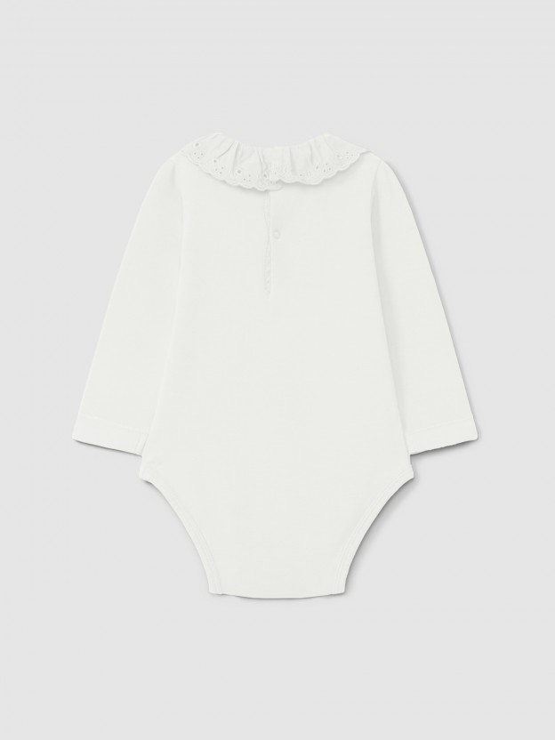 Body con cuello de volante bordado inglés Body con cuello de volante bordado inglés
