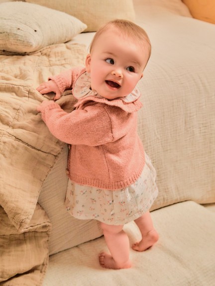 Knitted cardigan with ruffled collar