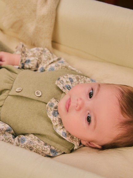 Floral blouse with ruffled collar Floral blouse with ruffled collar