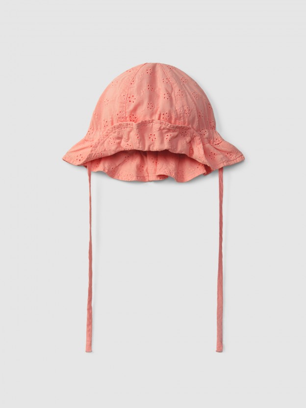 Hat in English embroidery with ribbon