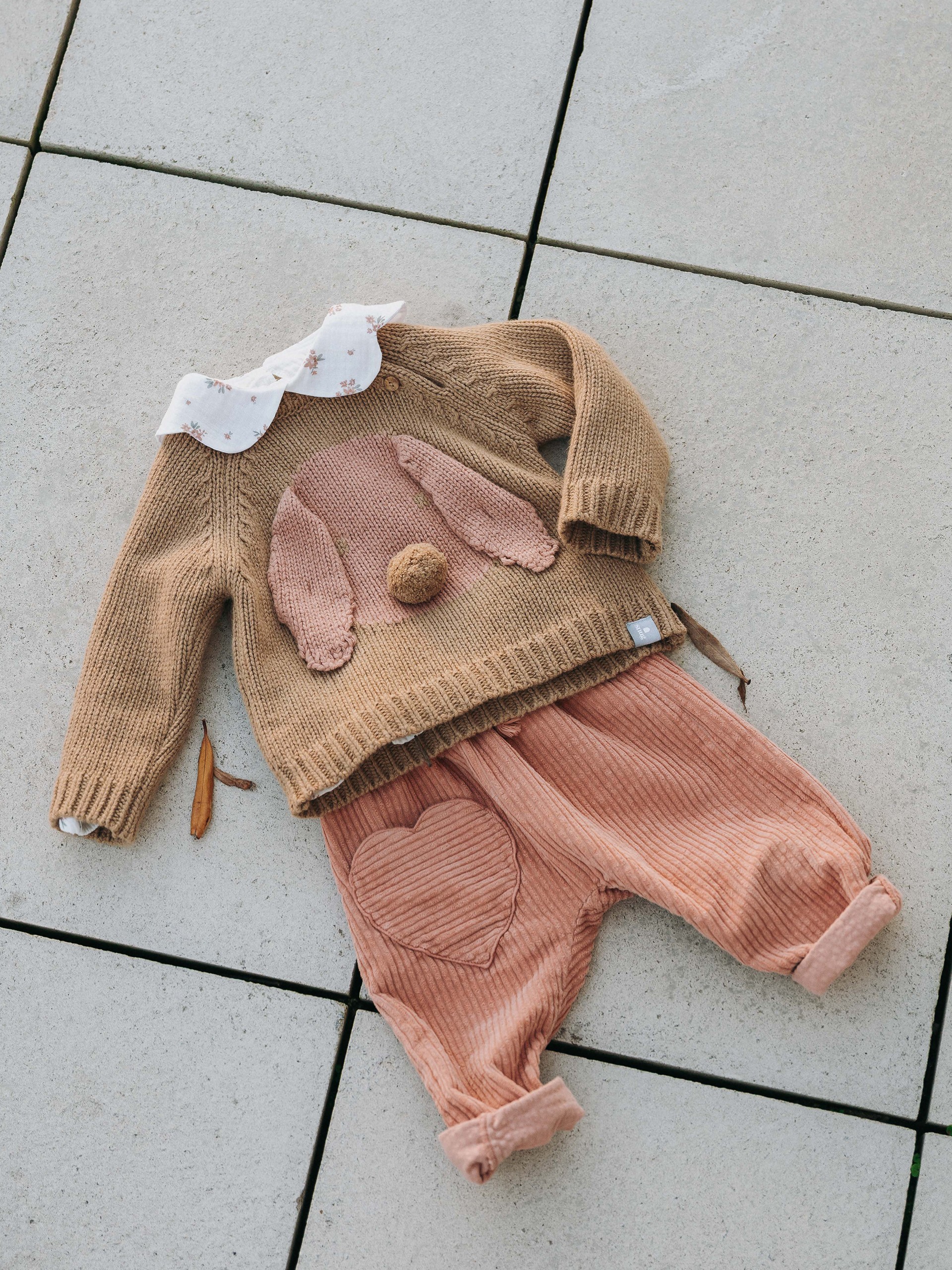 Pantalon pull-up en velours cannelé avec poche en cœur