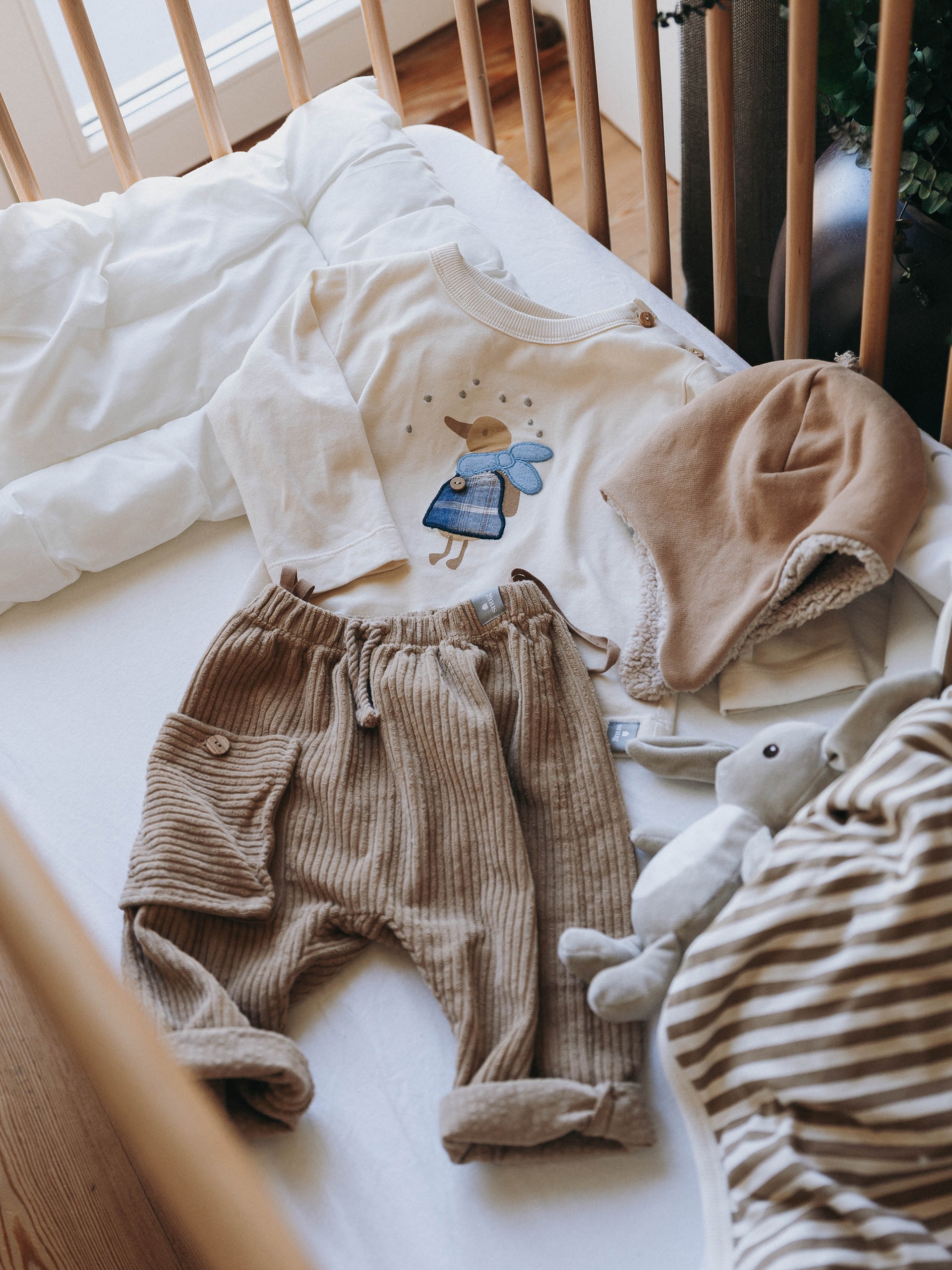 Pantalones pull-up en terciopelo acanalado con bolsillo