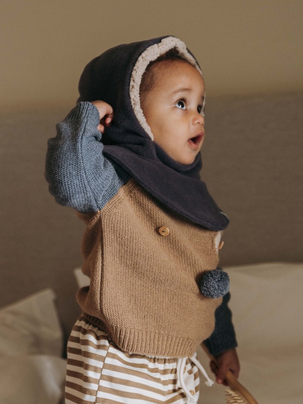 Gorro con cuello en polar