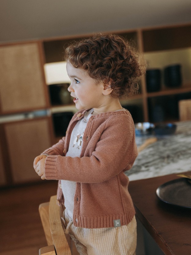 Knitted cardigan with a round neck Knitted cardigan with a round neck