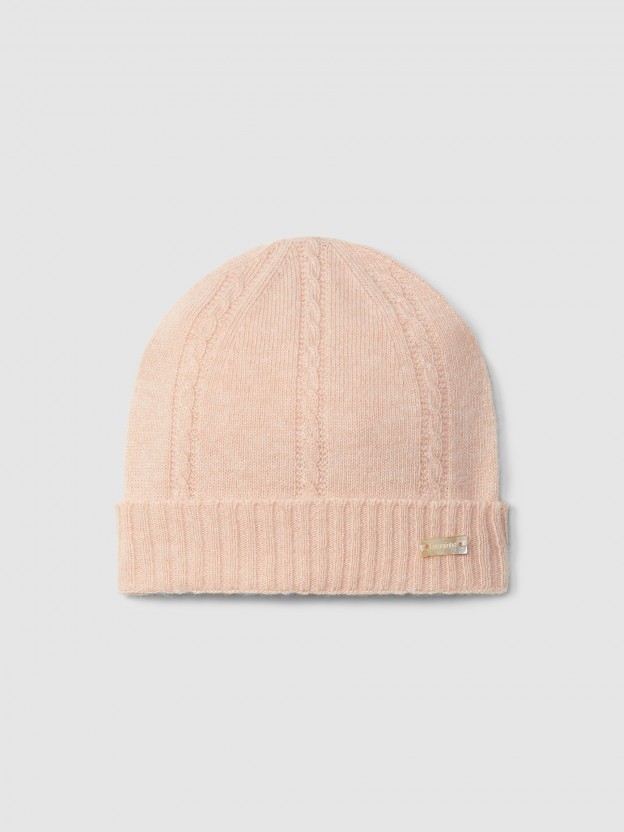 Gorro tricotado con detalle de trenza Gorro tricotado con detalle de trenza