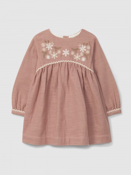 Vestido con detalle bordado y picunela