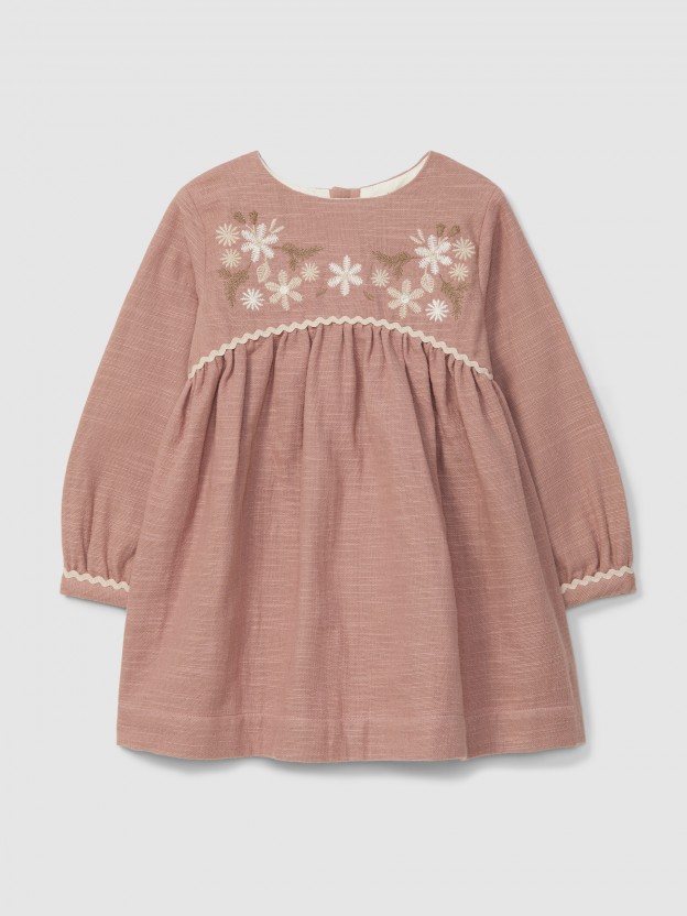 Robe avec détail brodé et galon Robe avec détail brodé et galon