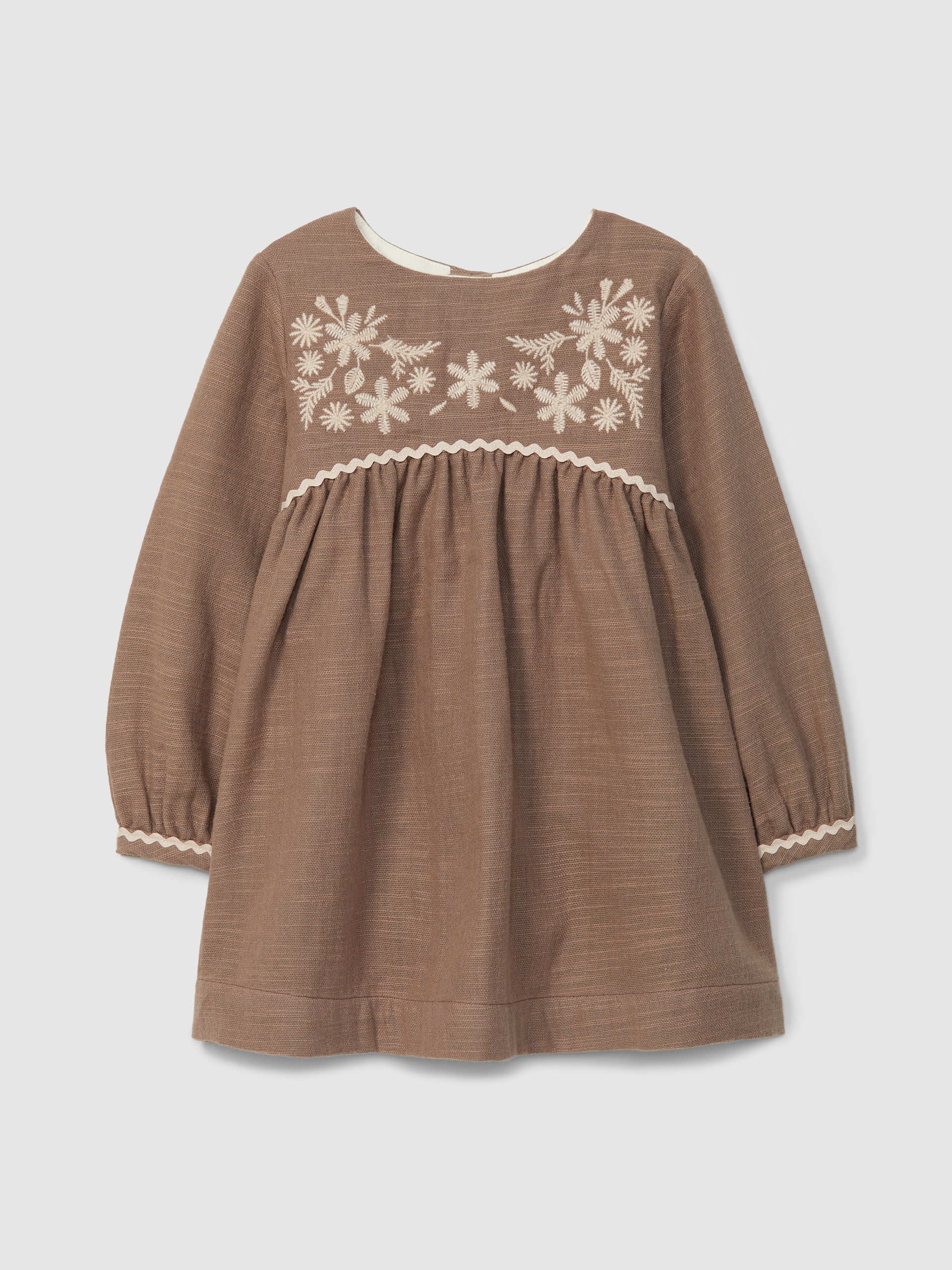 Vestido con detalle bordado y picunela