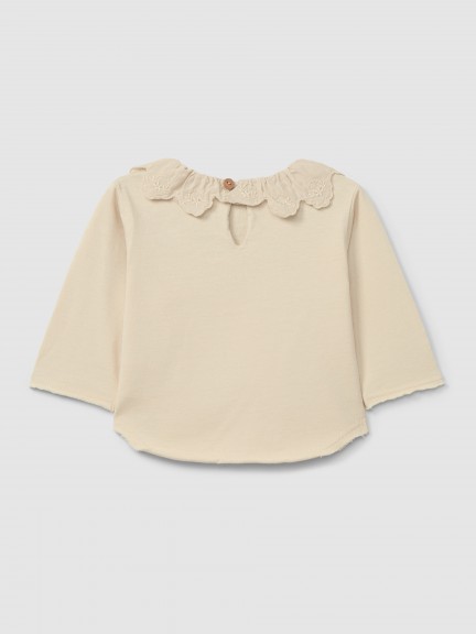 Camiseta de manga larga con cuello de volante en bordado inglés en algodón orgánico Camiseta de manga larga con cuello de volante en bordado inglés en algodón orgánico