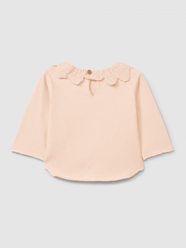 Camiseta de manga larga con cuello de volante en bordado inglés en algodón orgánico Camiseta de manga larga con cuello de volante en bordado inglés en algodón orgánico
