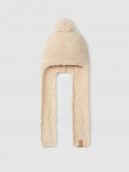 Gorro tricotado com pom-pom e fitas Gorro tricotado com pom-pom e fitas