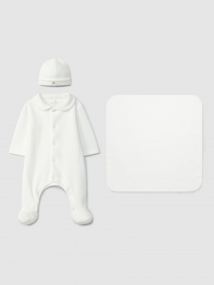 Babygrow gift box, beanie and burping blanket