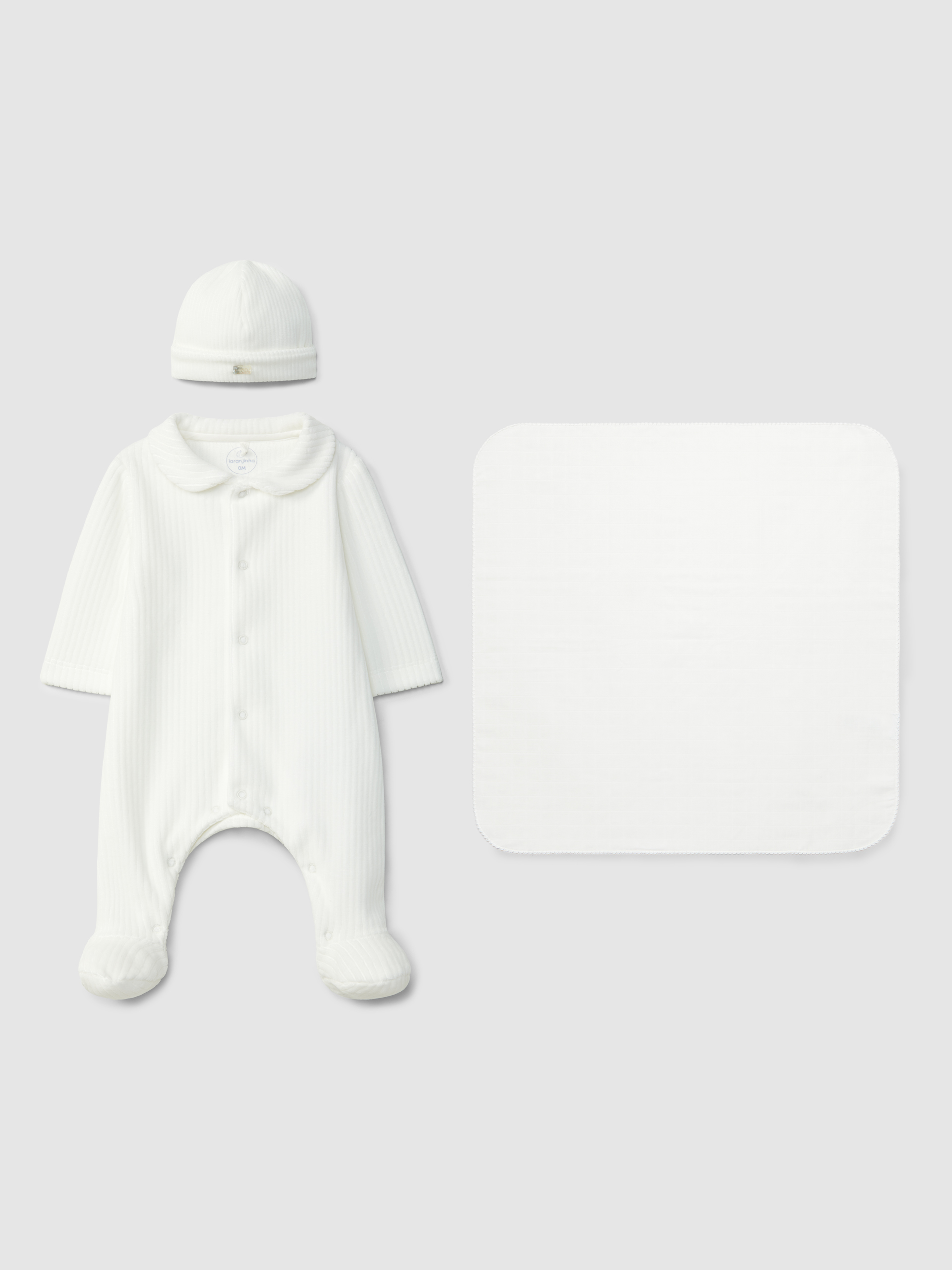 Babygrow gift box, beanie and burping blanket