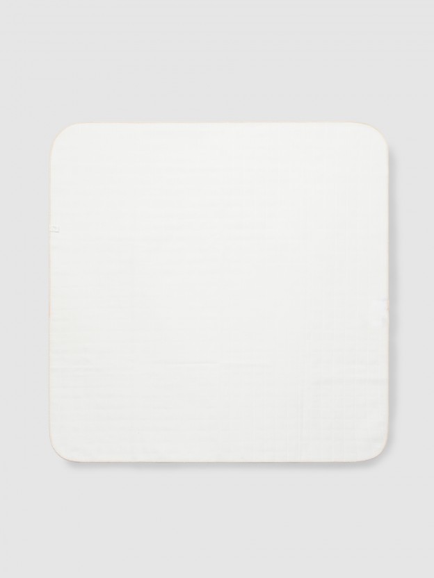 Pack de duas fraldas com detalhe bordado