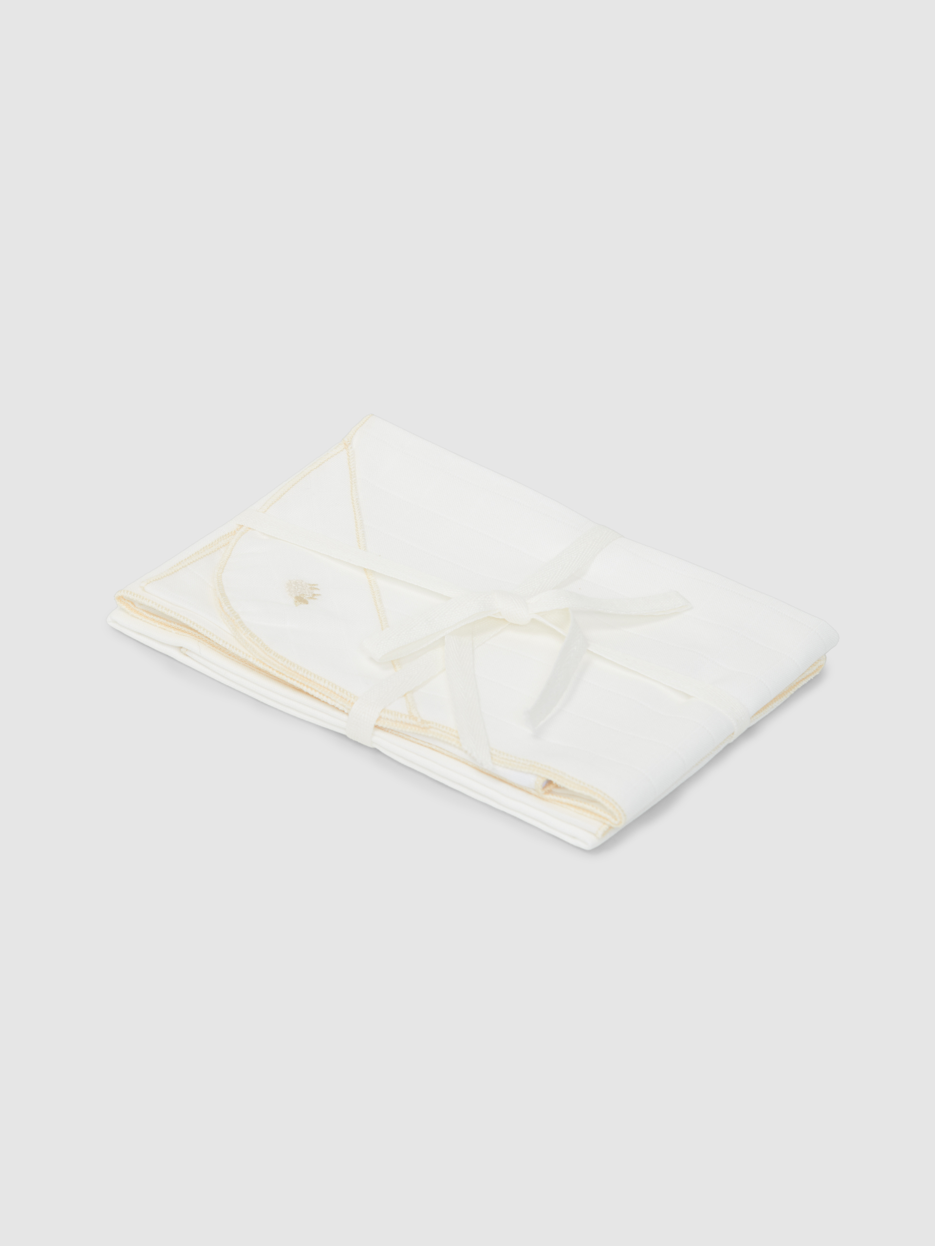 Pack de duas fraldas com detalhe bordado